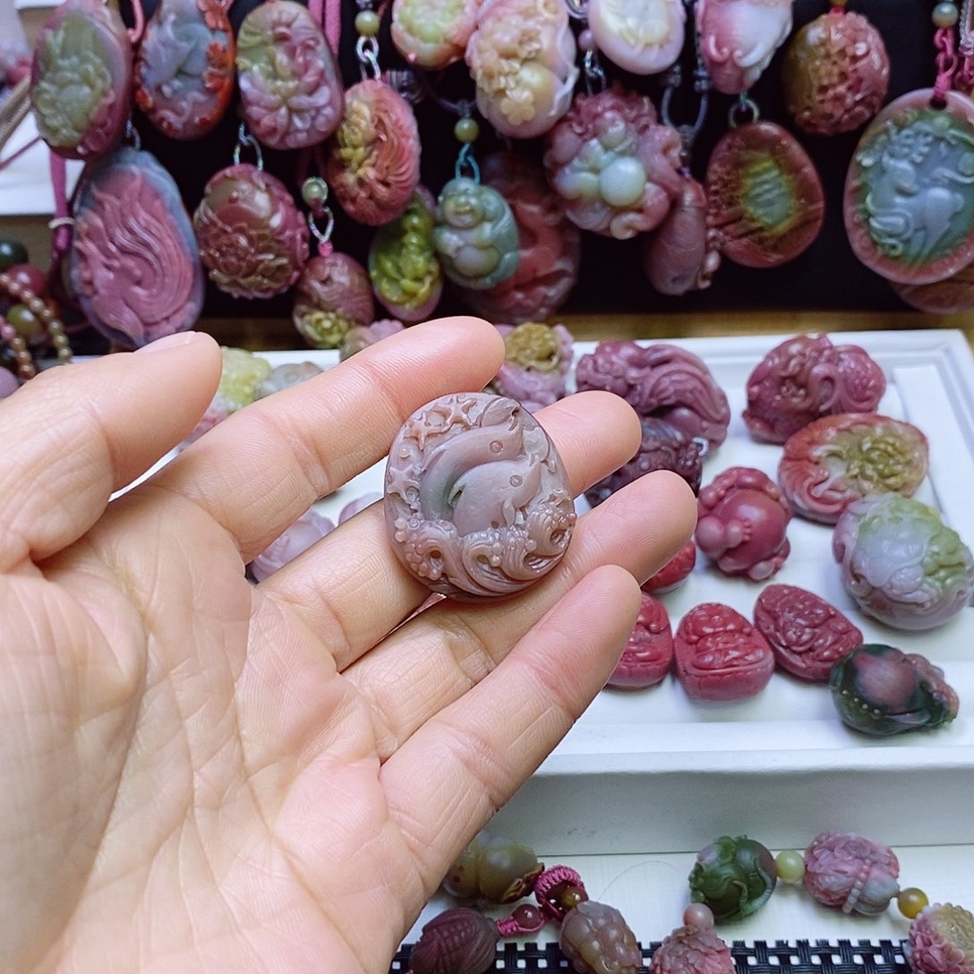 玛瑙/玉髓盐源玛瑙吊坠未镶嵌