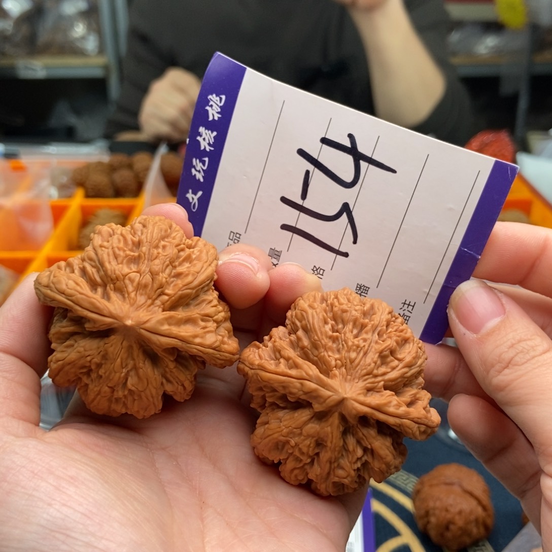 文玩核桃吊坠48粗筋