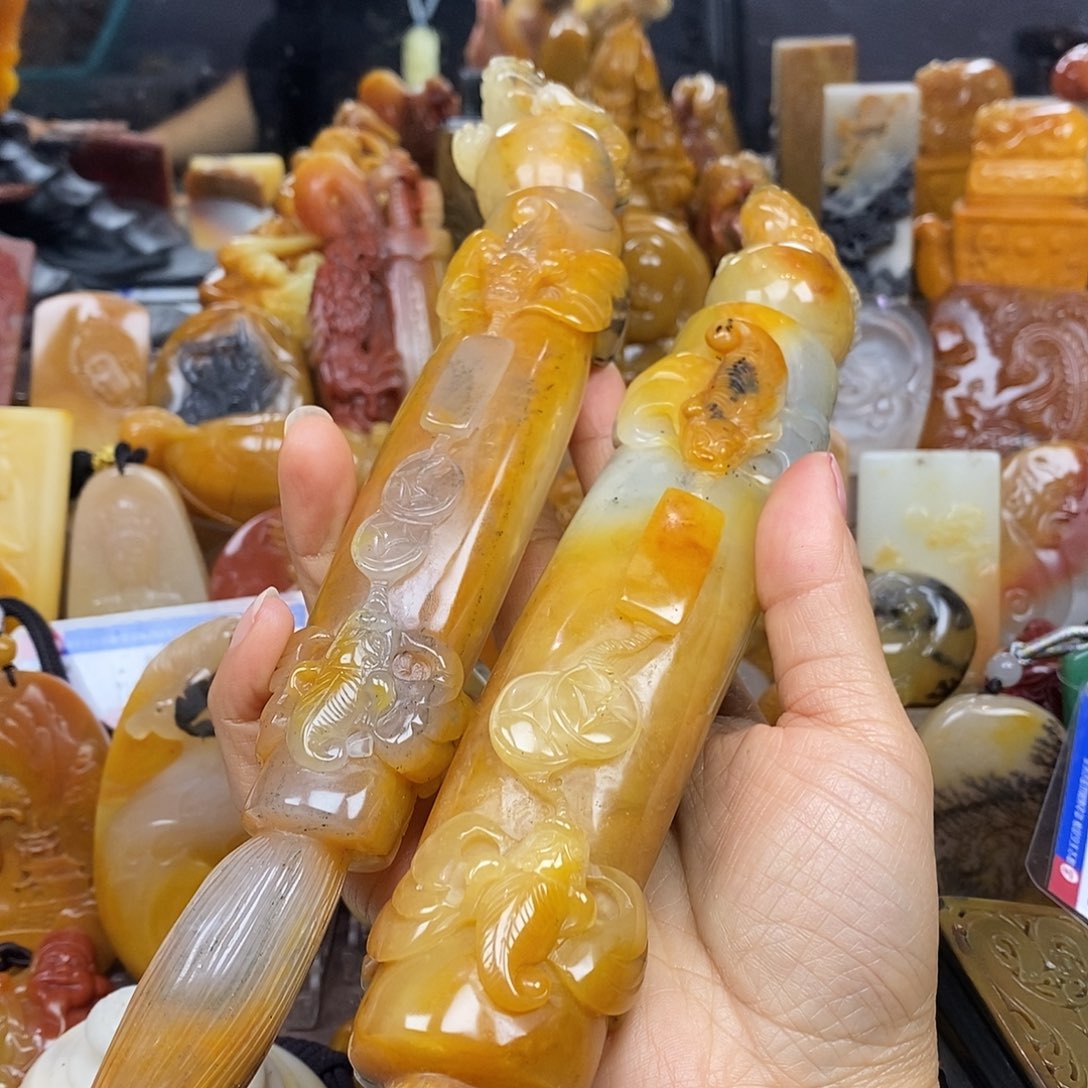 石英质玉（黄龙玉）颈饰未镶嵌