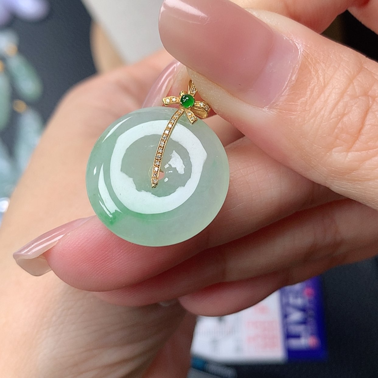 【闪购商品】翡翠吊坠(赠链)18K金镶嵌