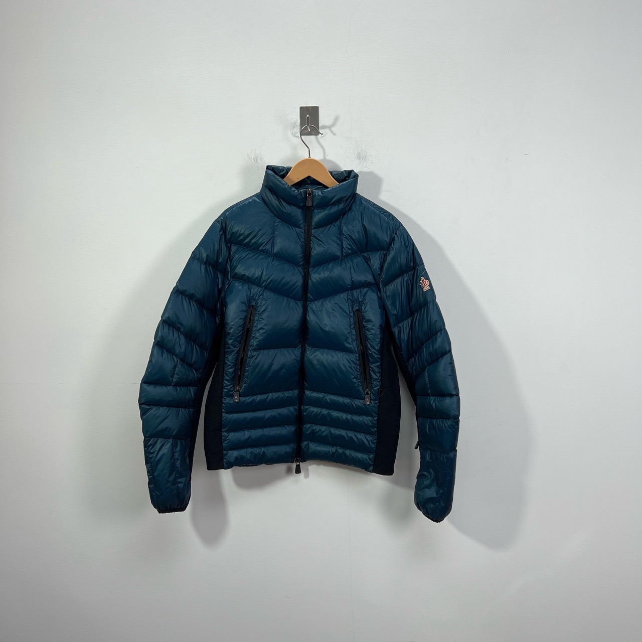 99新 MONCLER 蓝色爆款袖标滑雪服 3码