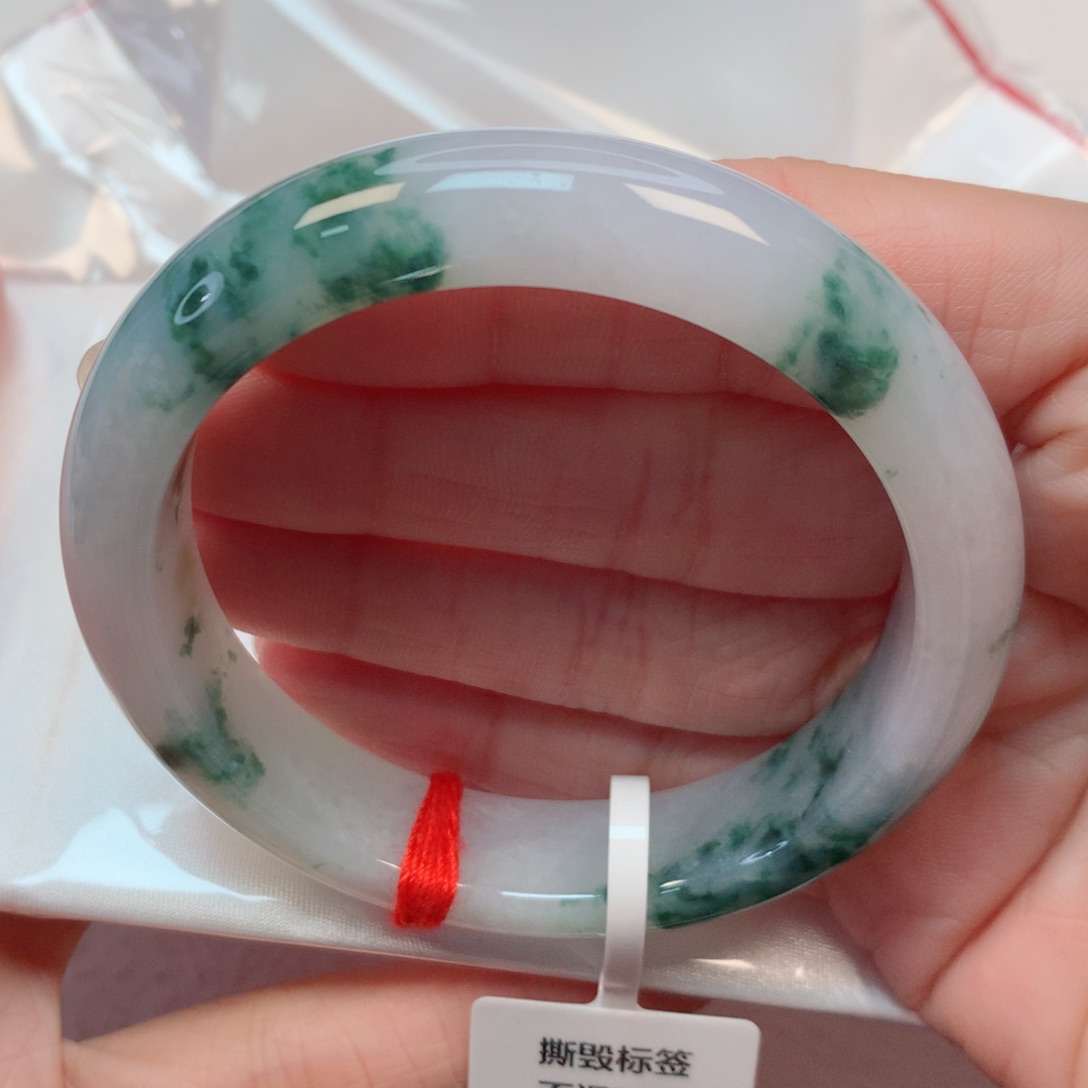 翡翠手镯未镶嵌55圈