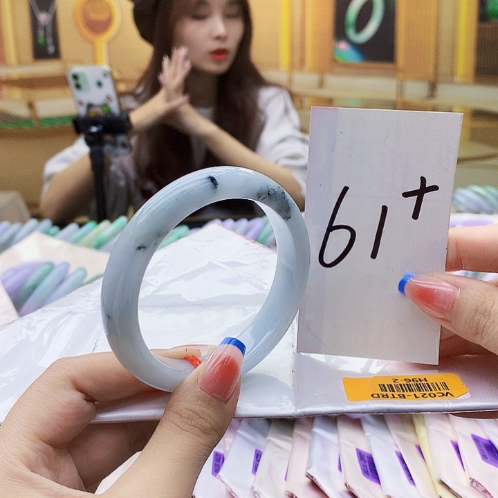 翡翠未镶嵌手镯009……