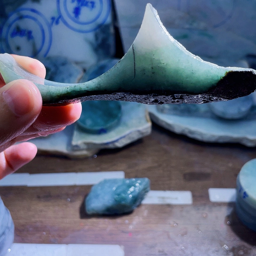 翡翠未镶嵌颈饰毛料70