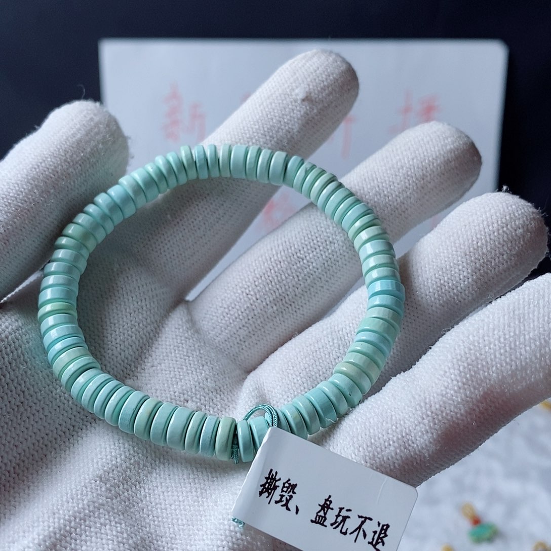 绿松石颈饰未镶嵌