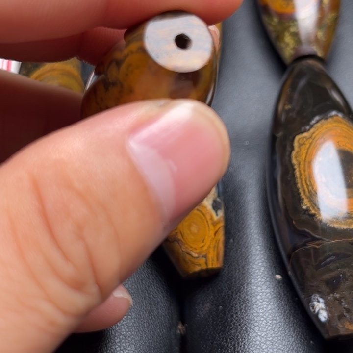 妙***行查罗石未镶嵌颈饰