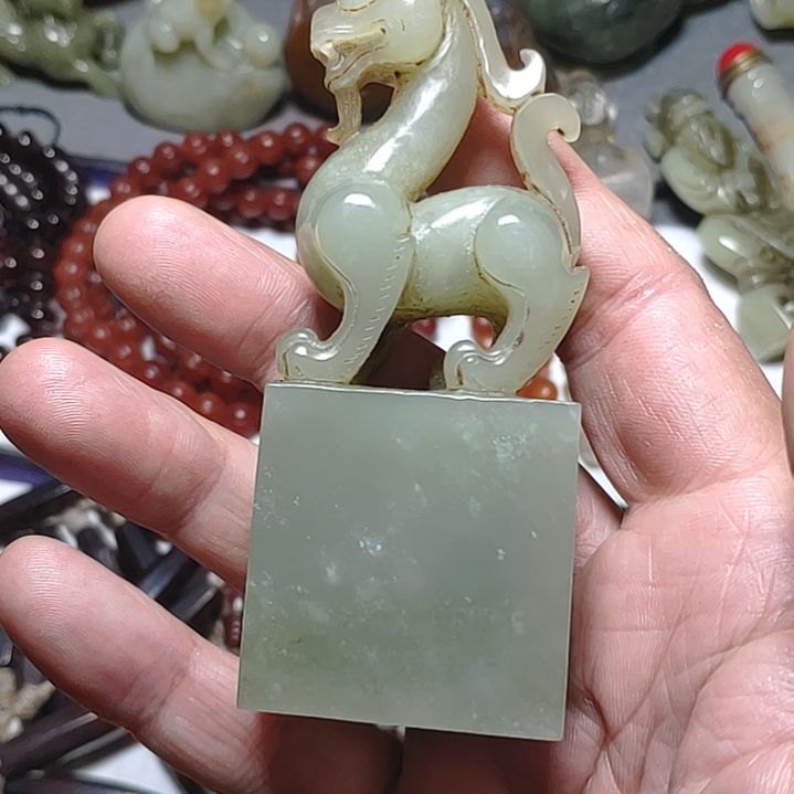 和田玉颈饰未镶嵌隐*