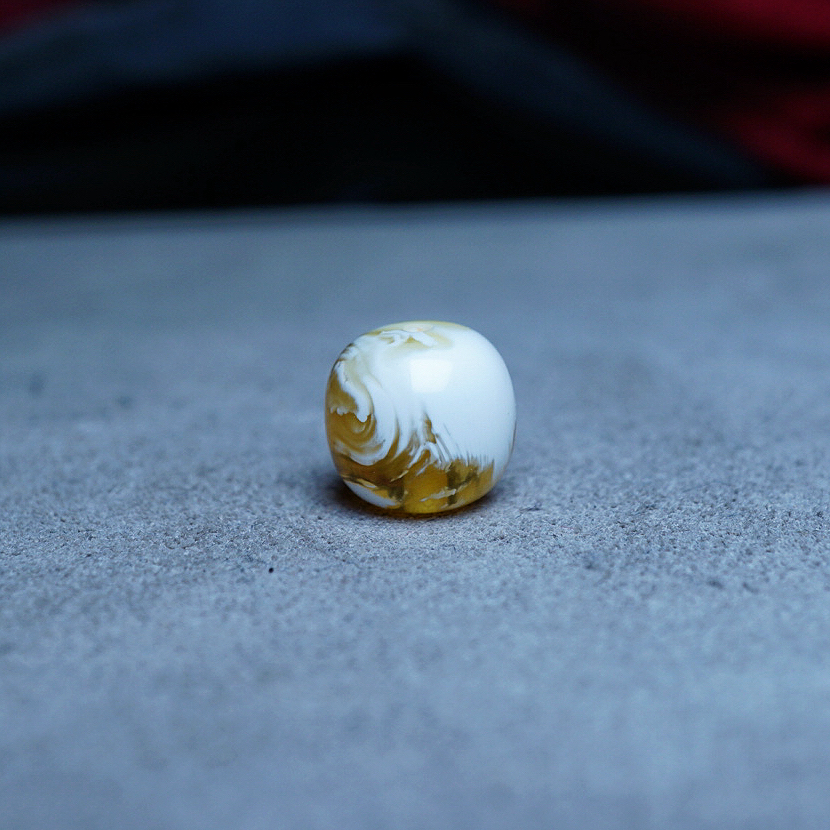 【段掌柜·10.8mm×10.2mm拉丝妖孽橘金油漆瓷白】天然原矿琥珀老型珠
