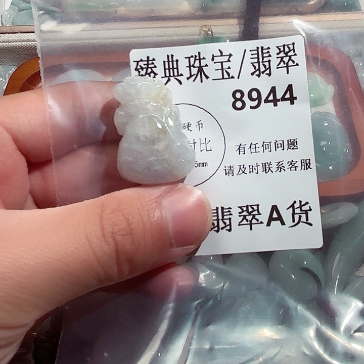 翡翠颈饰未镶嵌8944。