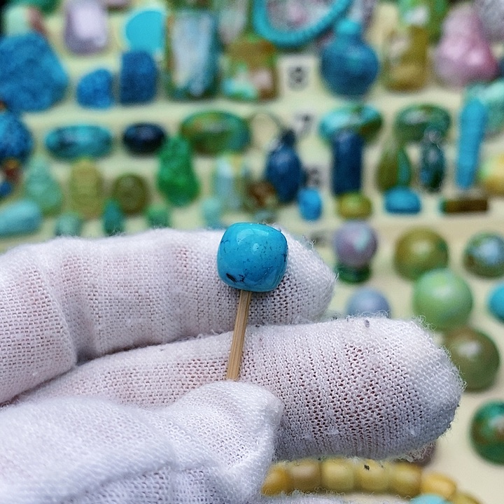 绿松石配饰未镶嵌