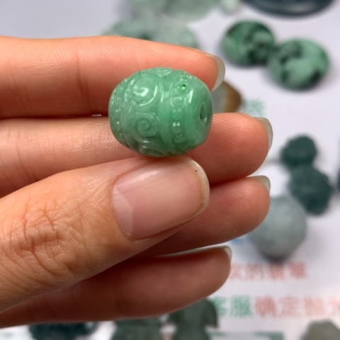 翡翠颈饰未镶嵌九*