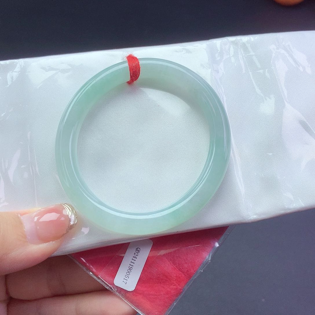 【闪购商品】翡翠手镯未镶嵌贵妃a 1101403