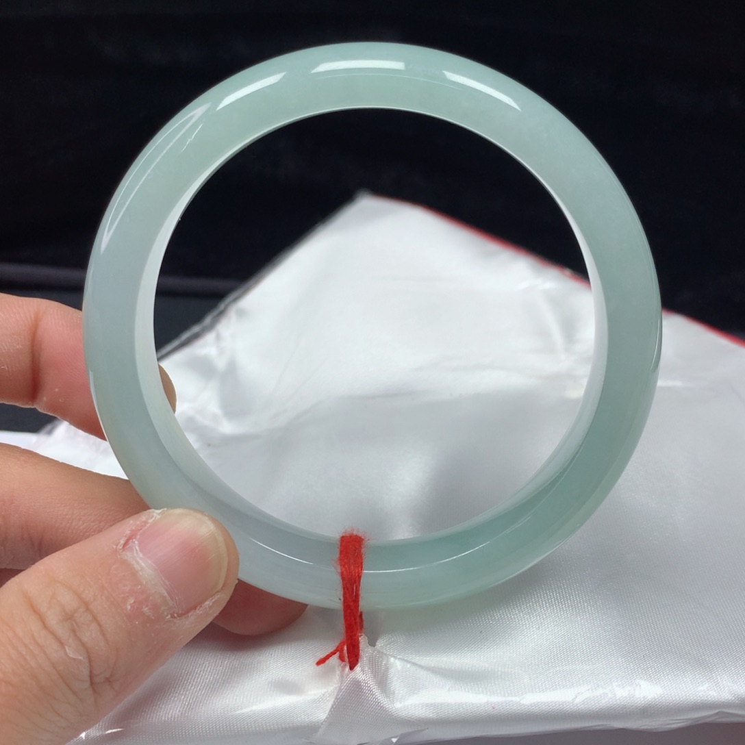 翡翠手镯（圆镯）未镶嵌61.5