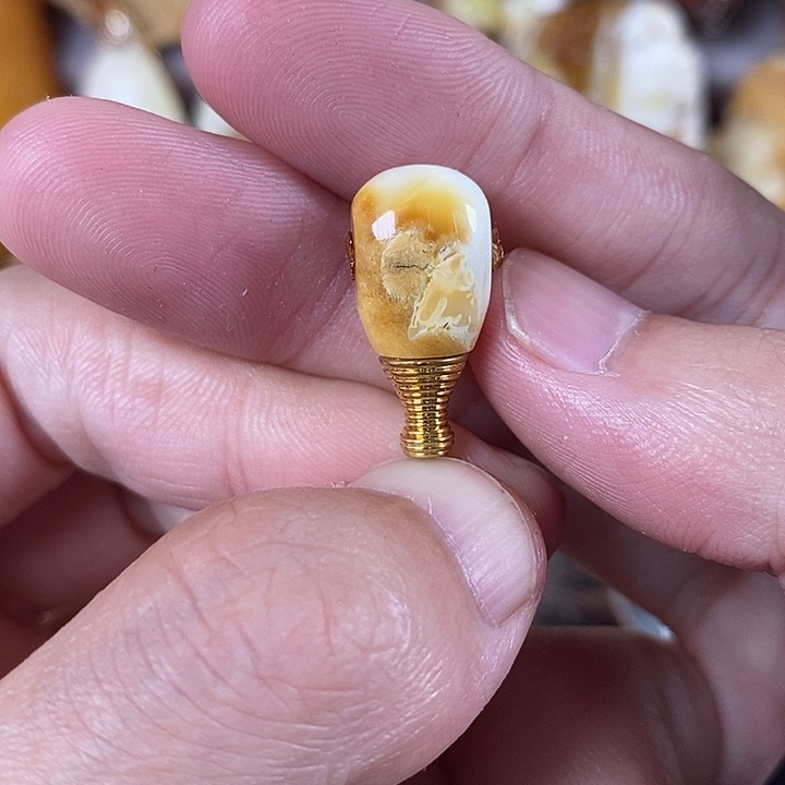 琥珀未镶嵌裸石沁