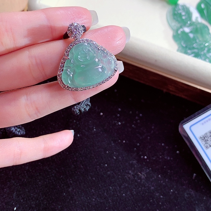 翡翠颈饰未镶嵌天然