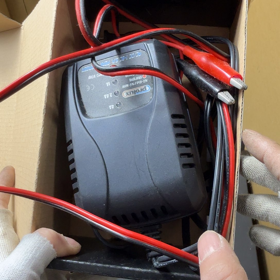 莲*泥中古商品，瑕疵品，不保好坏。192