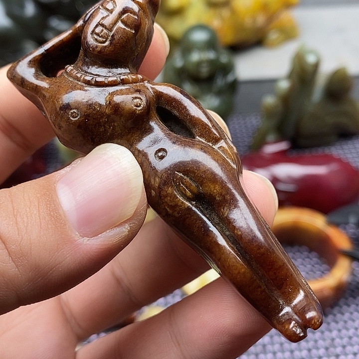 蛇纹石玉未镶嵌颈饰