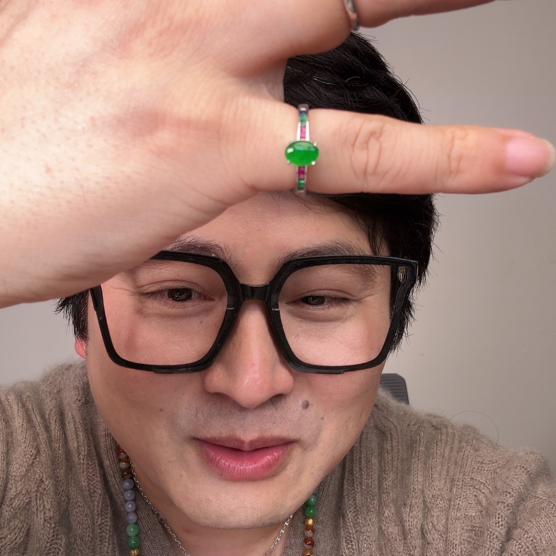 翡翠未镶嵌颈饰一个