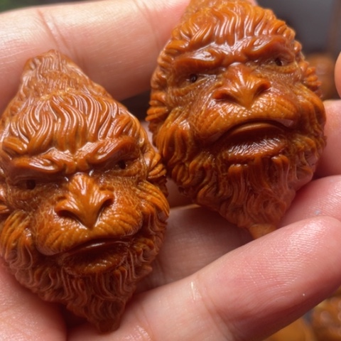 橄榄核把件大圣手球一对3.2左右