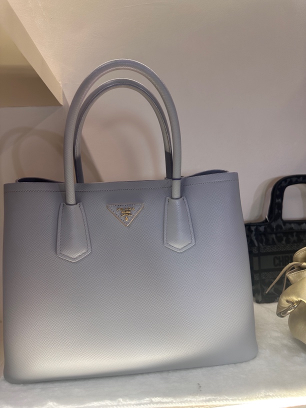95新 Prada/普拉达 灰色金标手提包简约大气双层设计