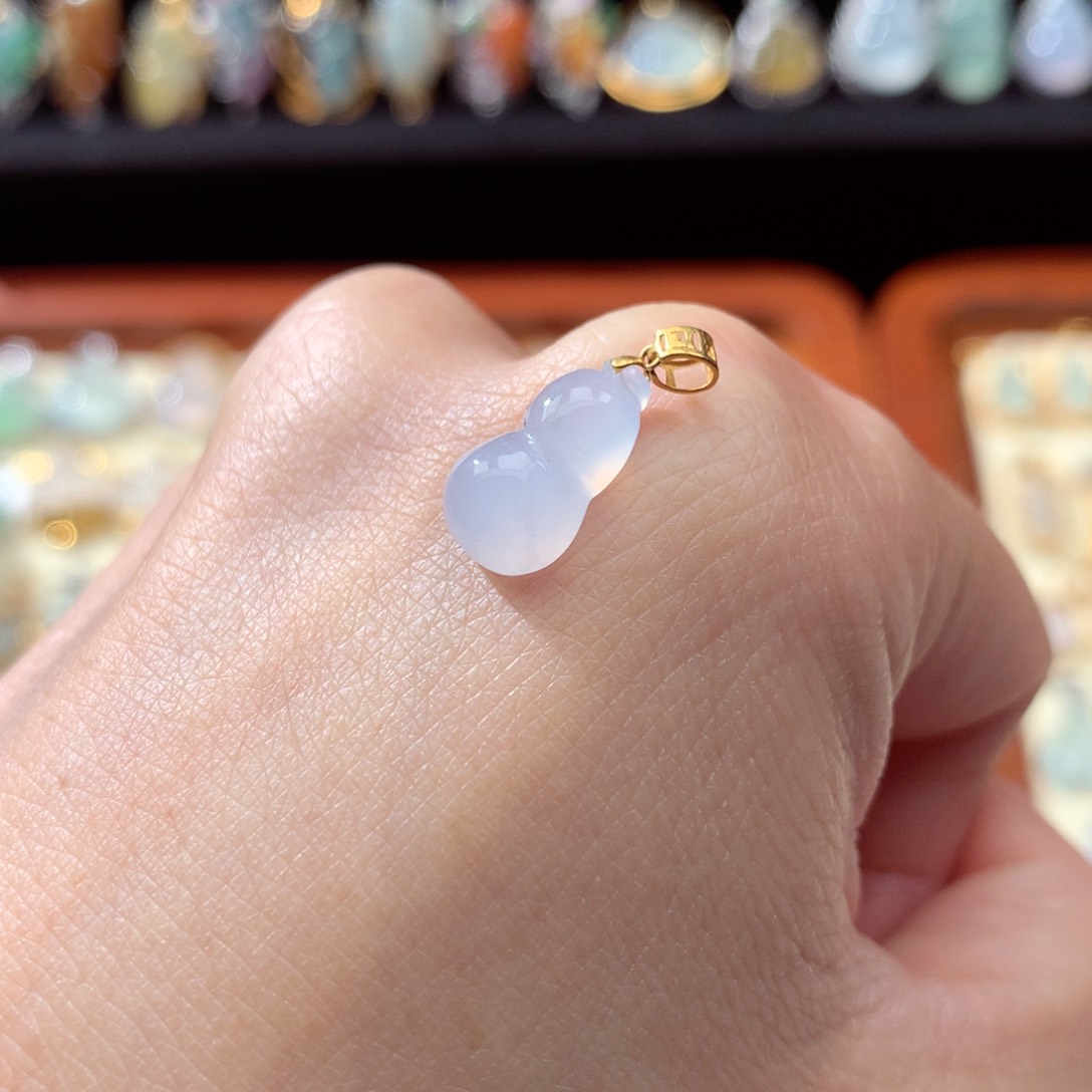 翡翠颈饰18K金镶嵌翡翠