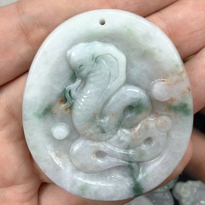 翡翠挂件未镶嵌翡翠