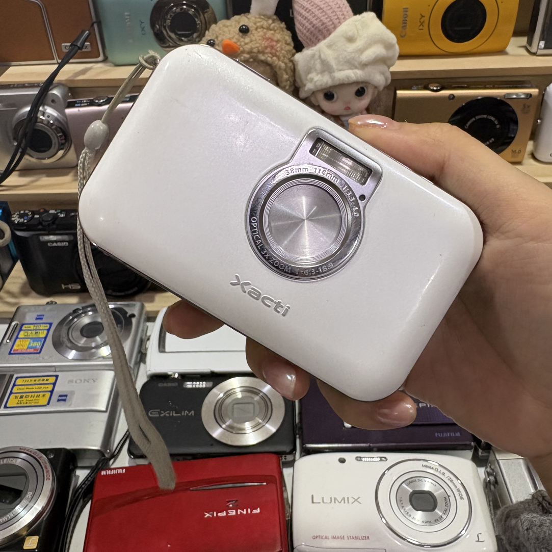 9新 Pentax/宾得 三洋E6奶白色好可爱600万像素5倍光学