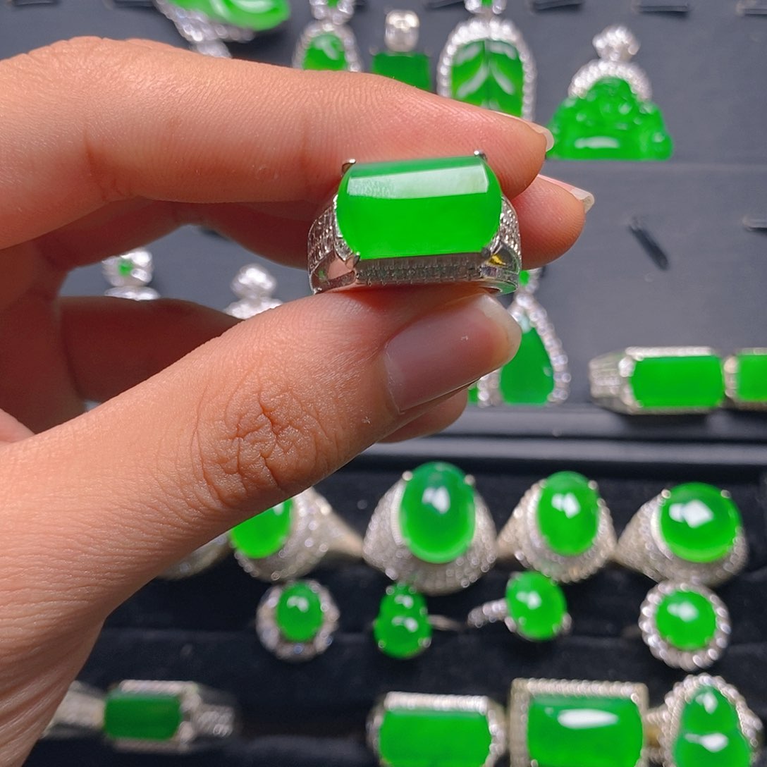 未镶嵌戒指翡翠戒指