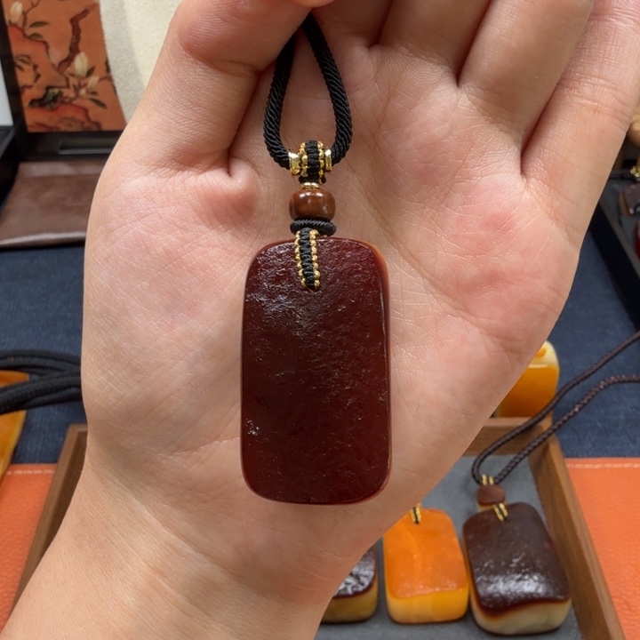 蜜蜡未镶嵌吊坠(赠链)