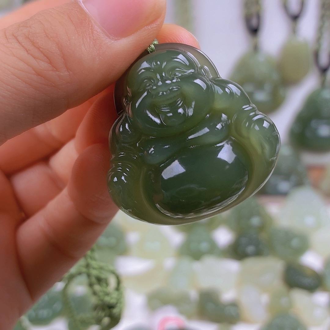 宁***、和田玉未镶嵌颈饰