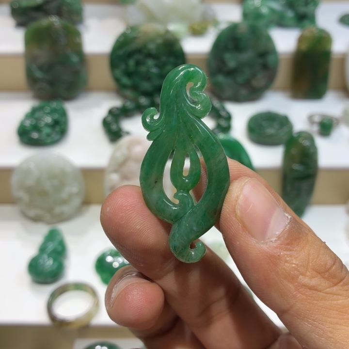 独山玉未镶嵌吊坠(不含链)玉兰花