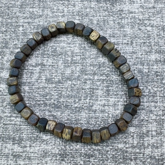 沉香手串绿棋方珠0.5/