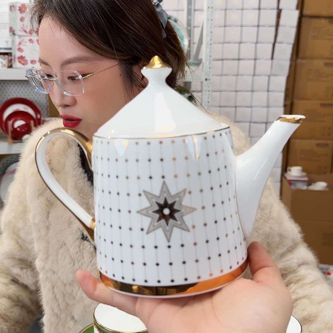 骨瓷高骨茶壶一个