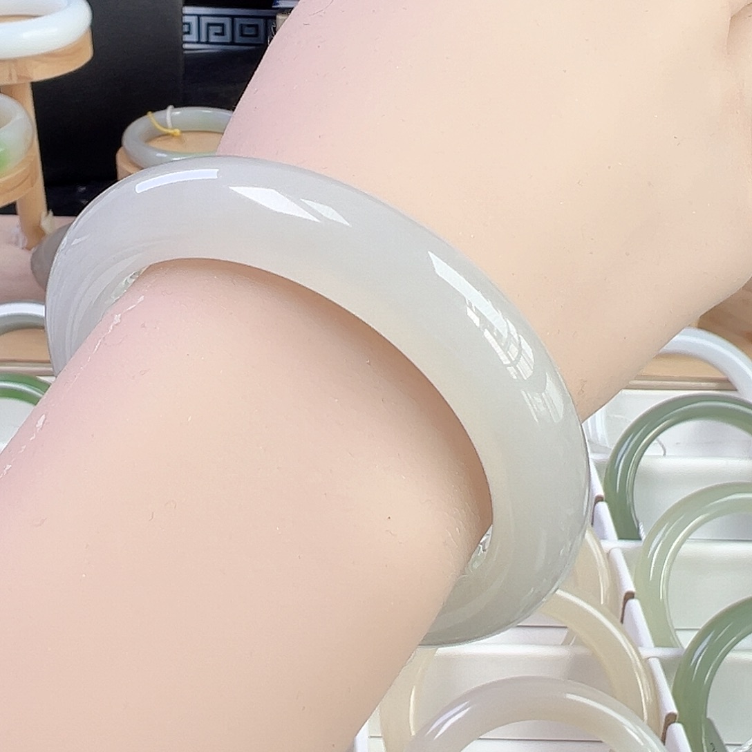 和田玉未镶嵌手镯冰透白，钢板料