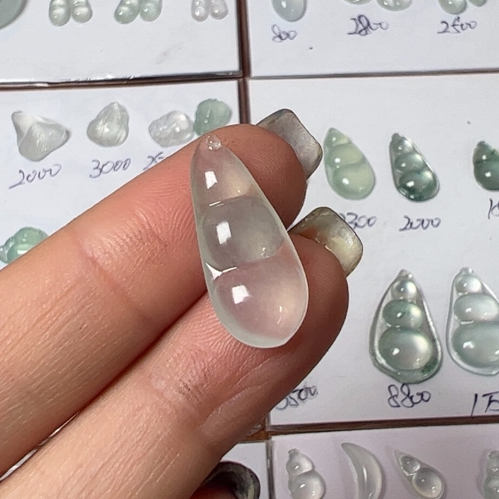 翡翠未镶嵌颈饰缅料翡翠冰透豆子