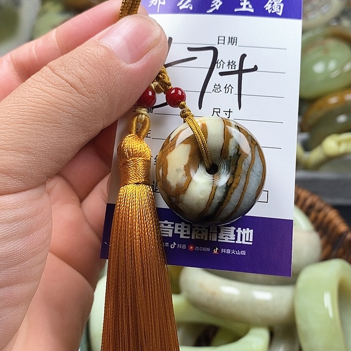 未镶嵌蛇纹石玉颈饰