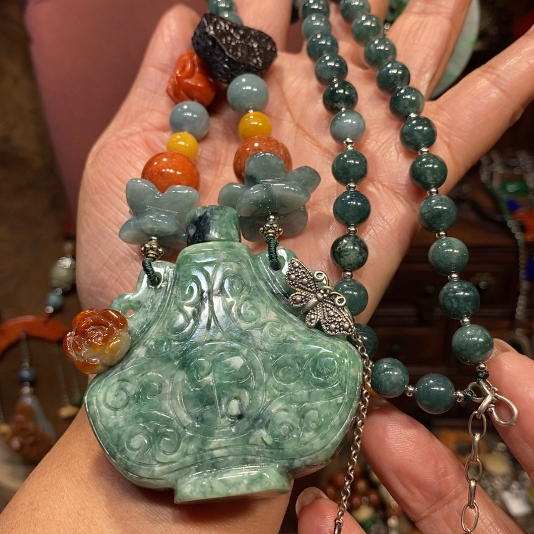 翡翠吊坠(赠链)未镶嵌