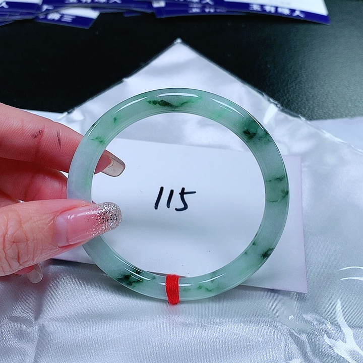 翡翠手镯（圆镯）未镶嵌