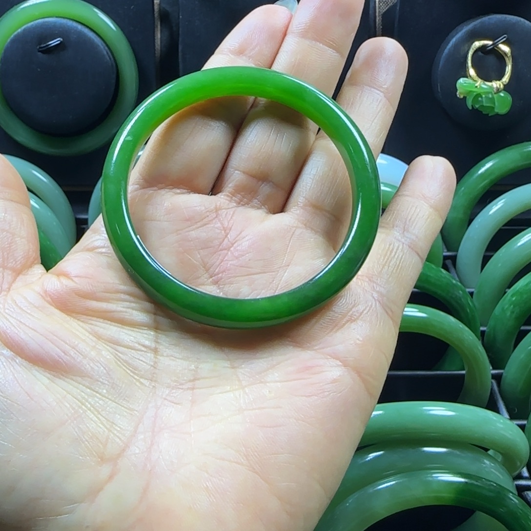 和田玉未镶嵌手镯