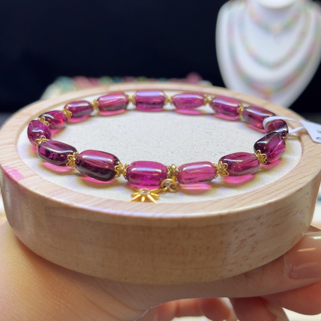 季***凌碧玺手链未镶嵌全红随型7mm