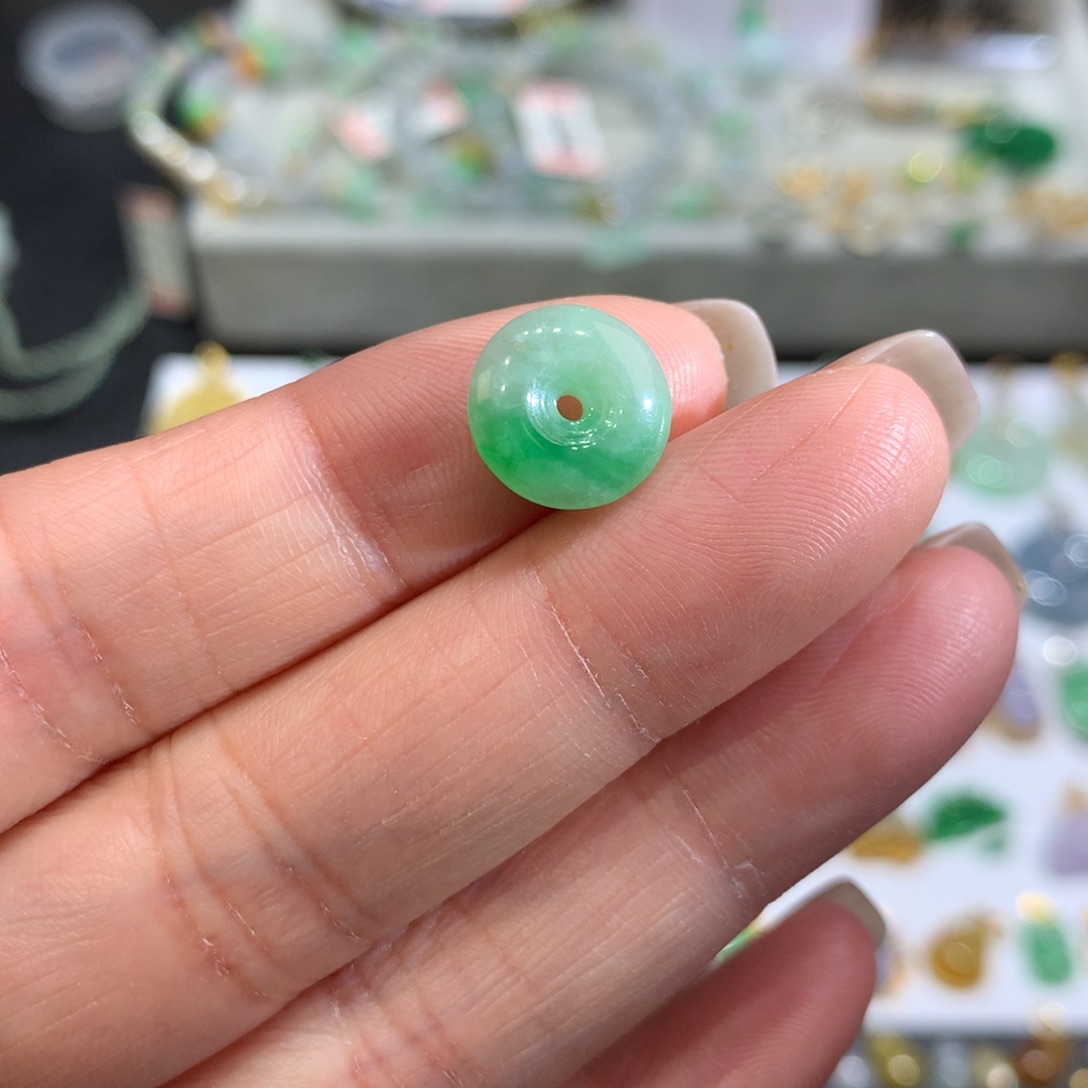 翡翠颈饰未镶嵌?*花