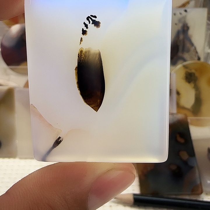 玛瑙/玉髓未镶嵌珠宝奇石