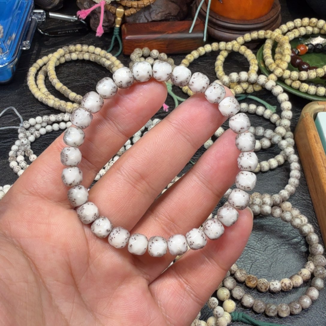 朵***。星月菩提手串8改无相冰透单圈
