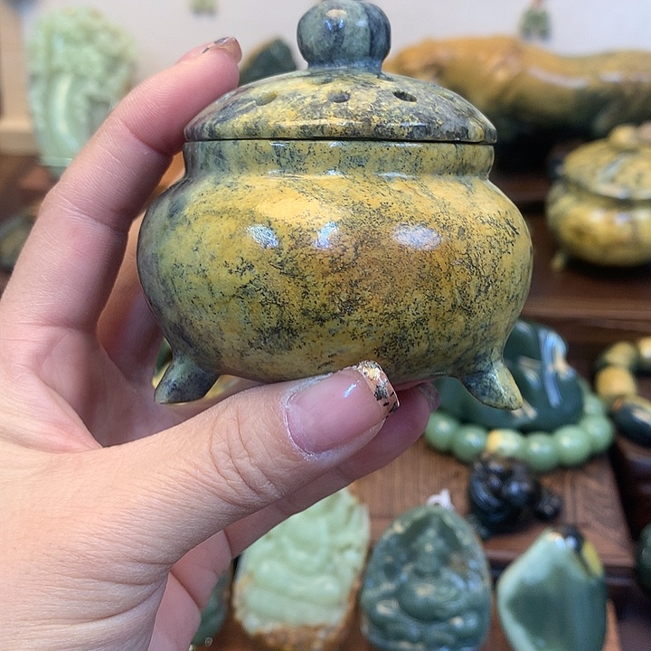 你***生岫岩河磨玉（透闪石质玉）未镶嵌把件