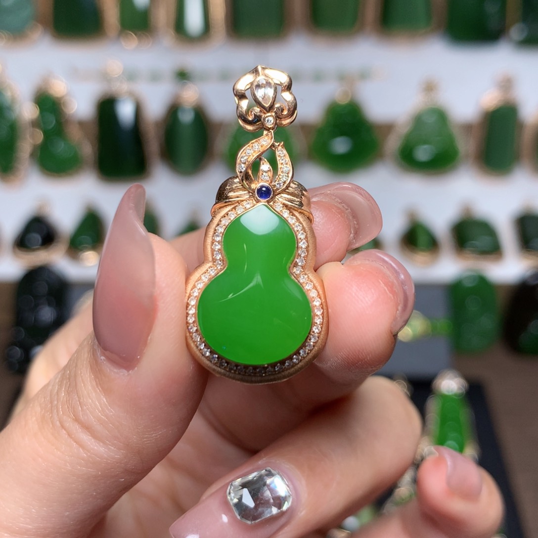 和田玉（碧玉）吊坠18K金镶嵌