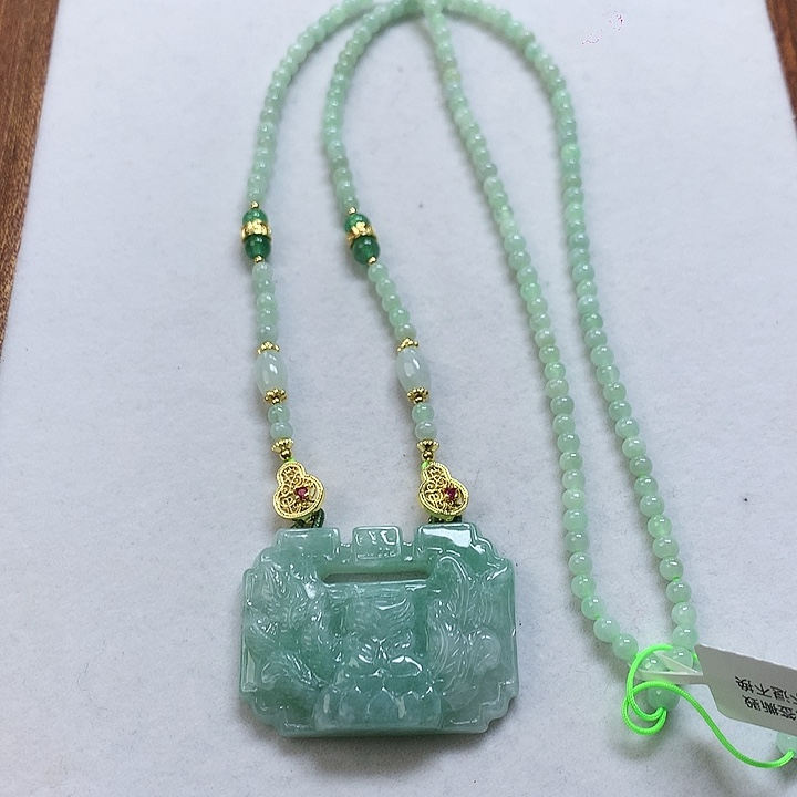 翡翠颈饰未镶嵌吊坠