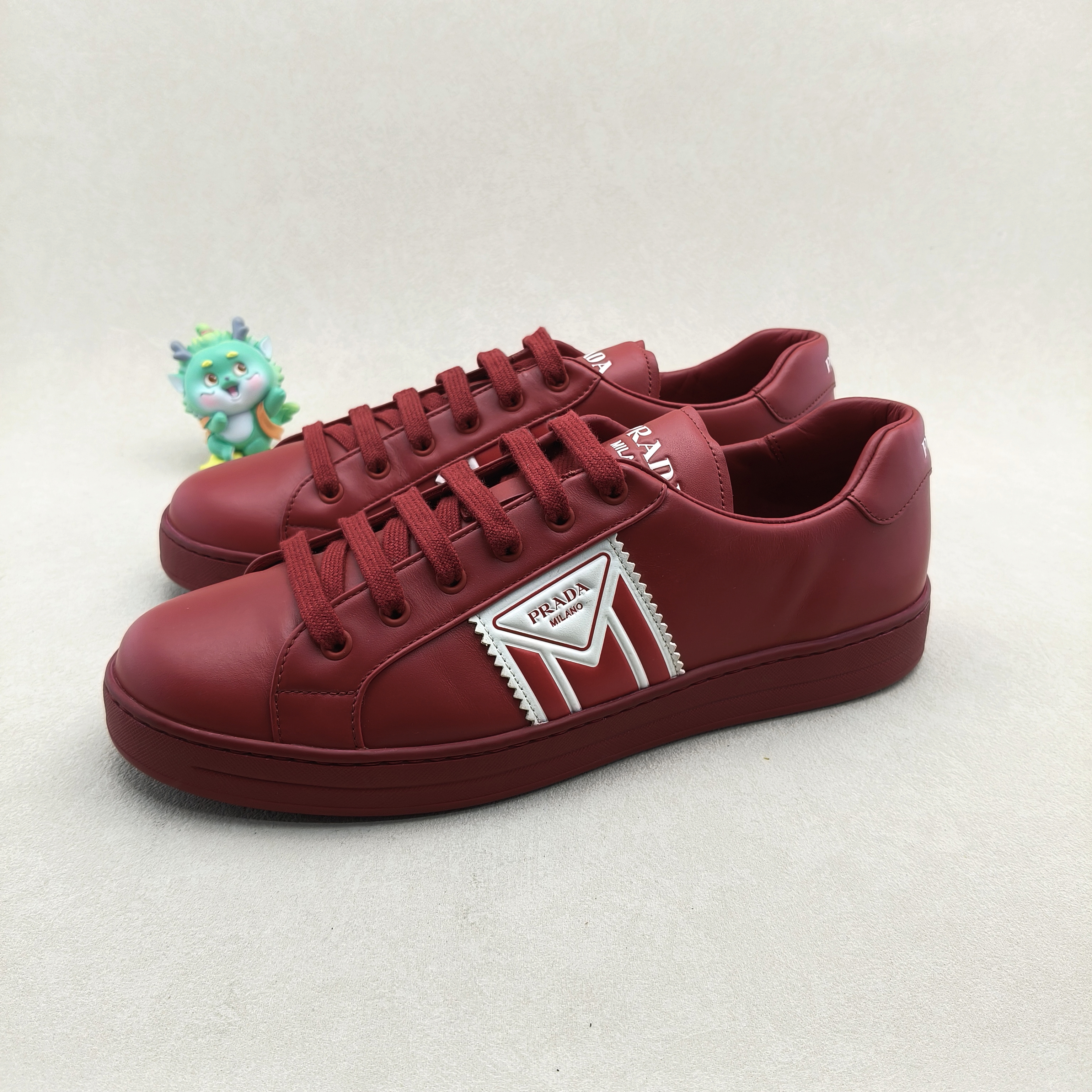 99新 Prada/普拉达 43码/侧标三角标大logo字母压印 低帮休闲板鞋