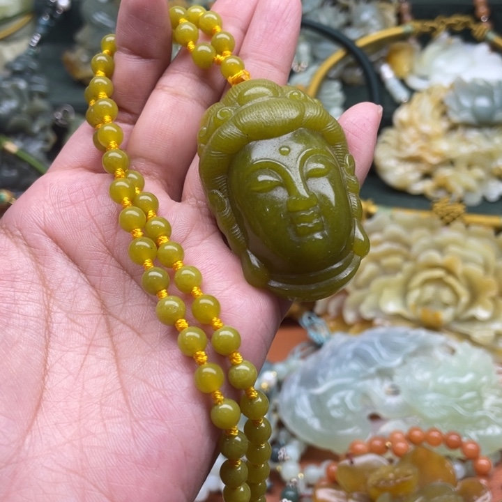 蛇纹石玉吊坠合金