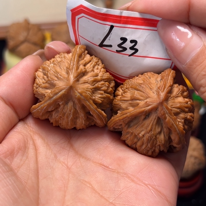 文玩核桃吊坠37全品虎头三棱33