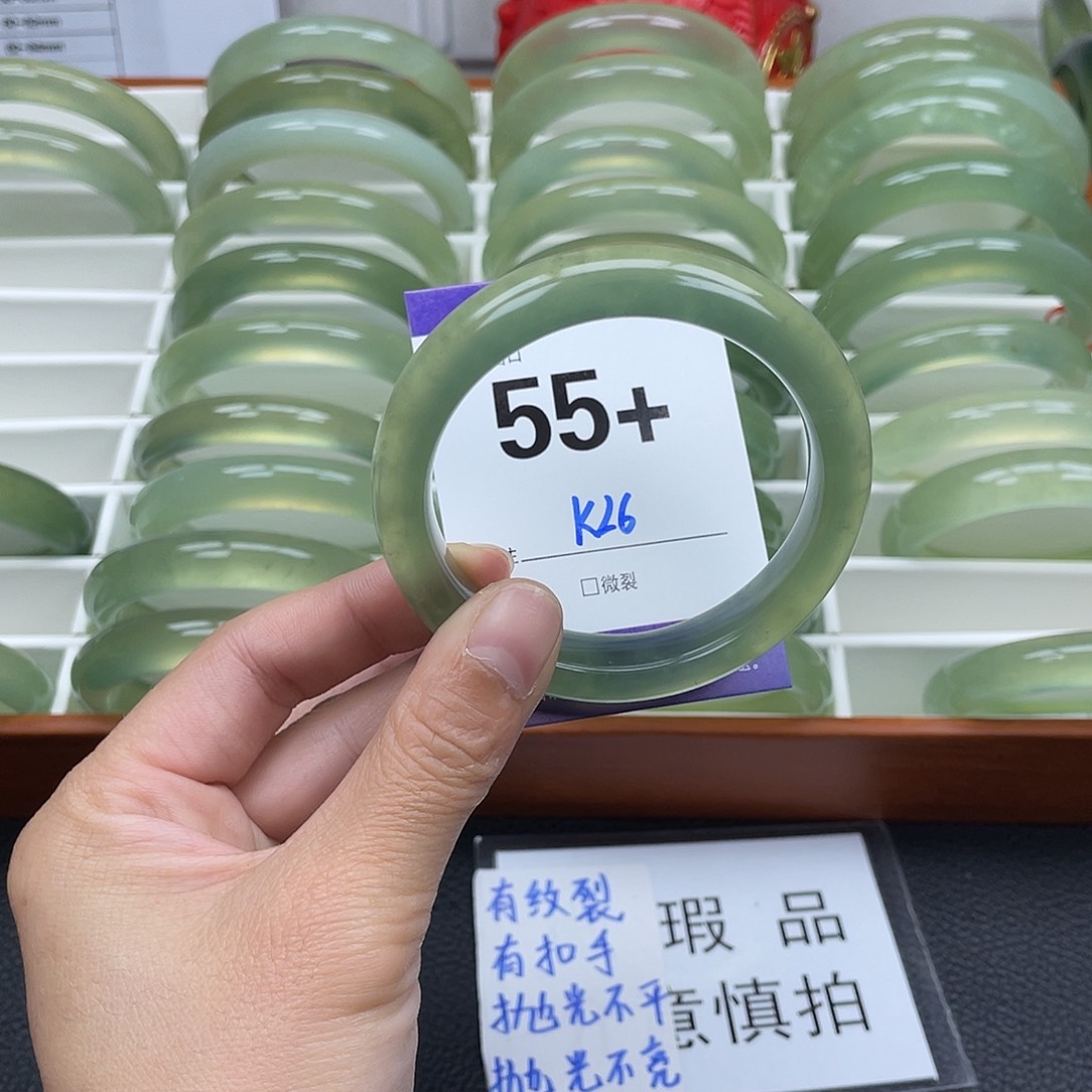 蛇纹石玉手镯未镶嵌